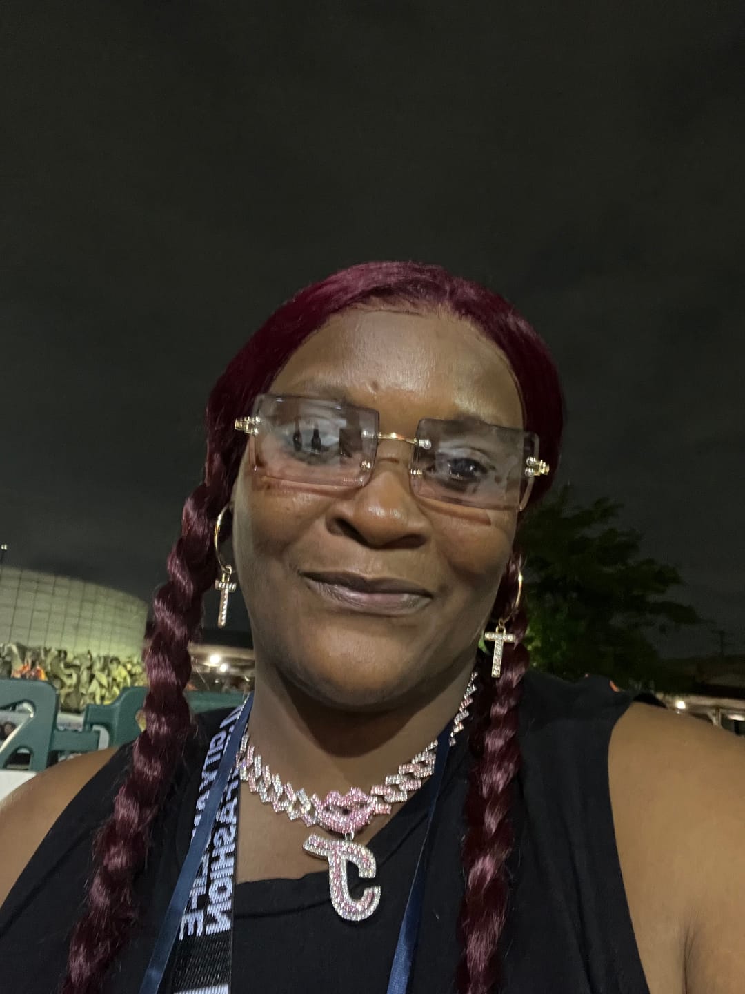 Customer photo review of LUXIIVA® PINK LIPS INITIAL PENDANT(Ready to Ship)