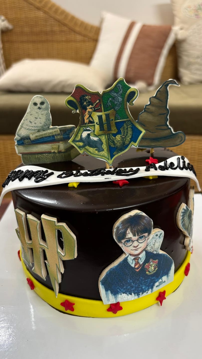 Customer photo review of Harry potter theme cake