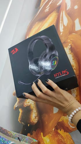 Customer photo review of Audifonos Redragon H260 RGB Gaming con micrófono, cableado, compatible con PS4, PS5, PC y portátiles negro