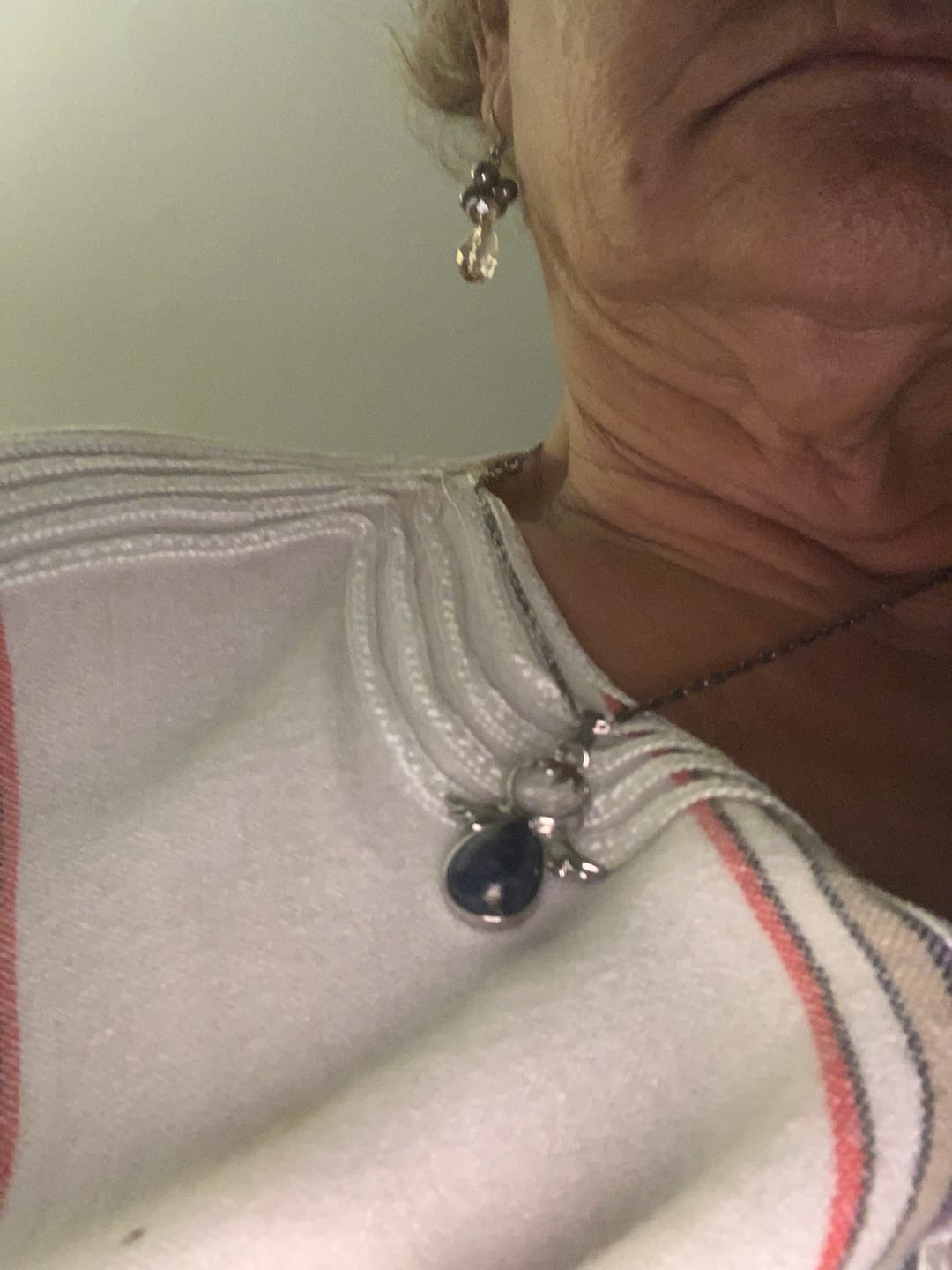 Customer photo review of Pendentif Petit Ange et sa Pierre Naturelle