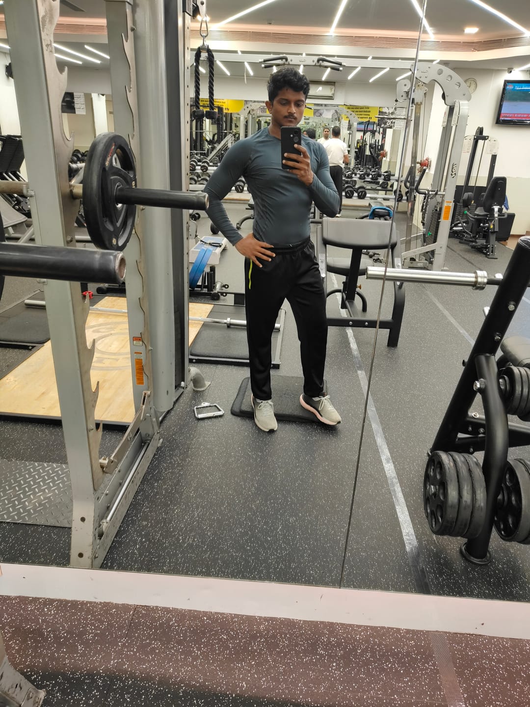 Customer photo review of Oversized Fleecetech Cargo