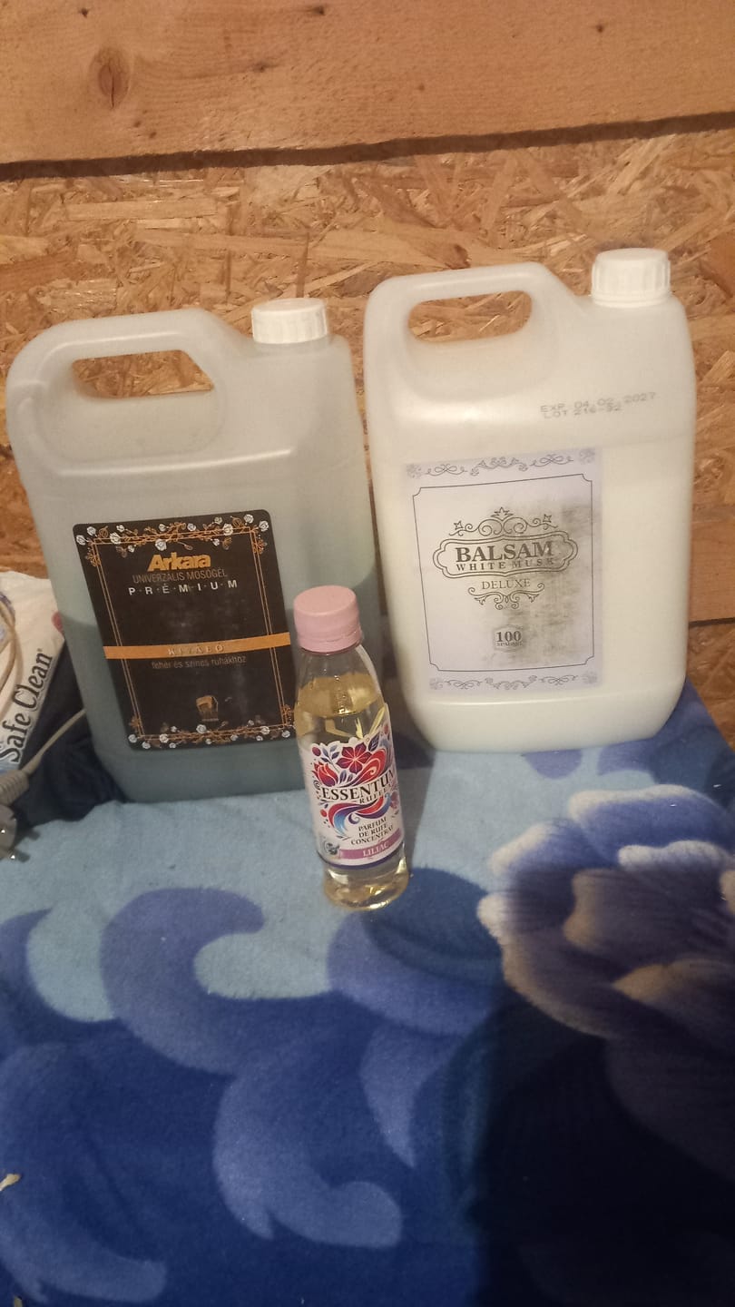 Customer photo review of Pachet 2x Detergent Universal Premium Automat Gel- 10L + 1x Balsam de rufe 5L Extra Parfum Chanela