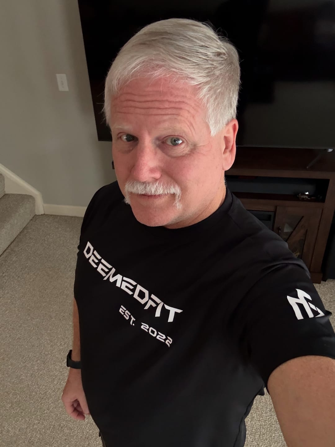 Customer photo review of Men's Gym Tee "Compellence"- Black
