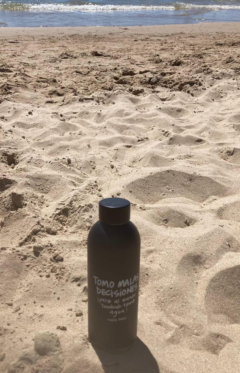 Customer photo review of Botella termo Malas Decisiones