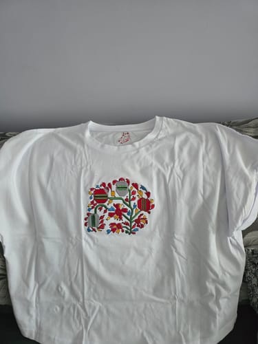 Customer photo review of Уголемена дамска тениска "Дърво на живота"