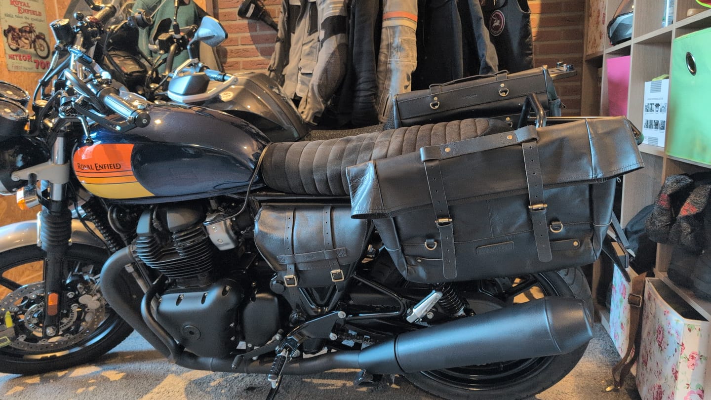 Customer photo review of outlaw saddlebag
