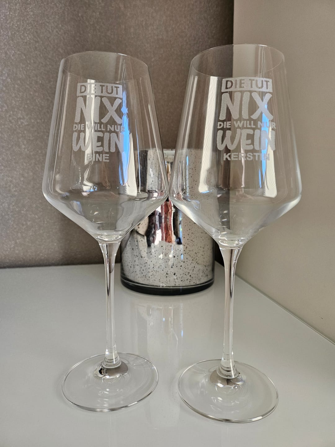 Customer photo review of Die tut nix, die will nur Wein - Personalisiertes Weinglas mit Namen