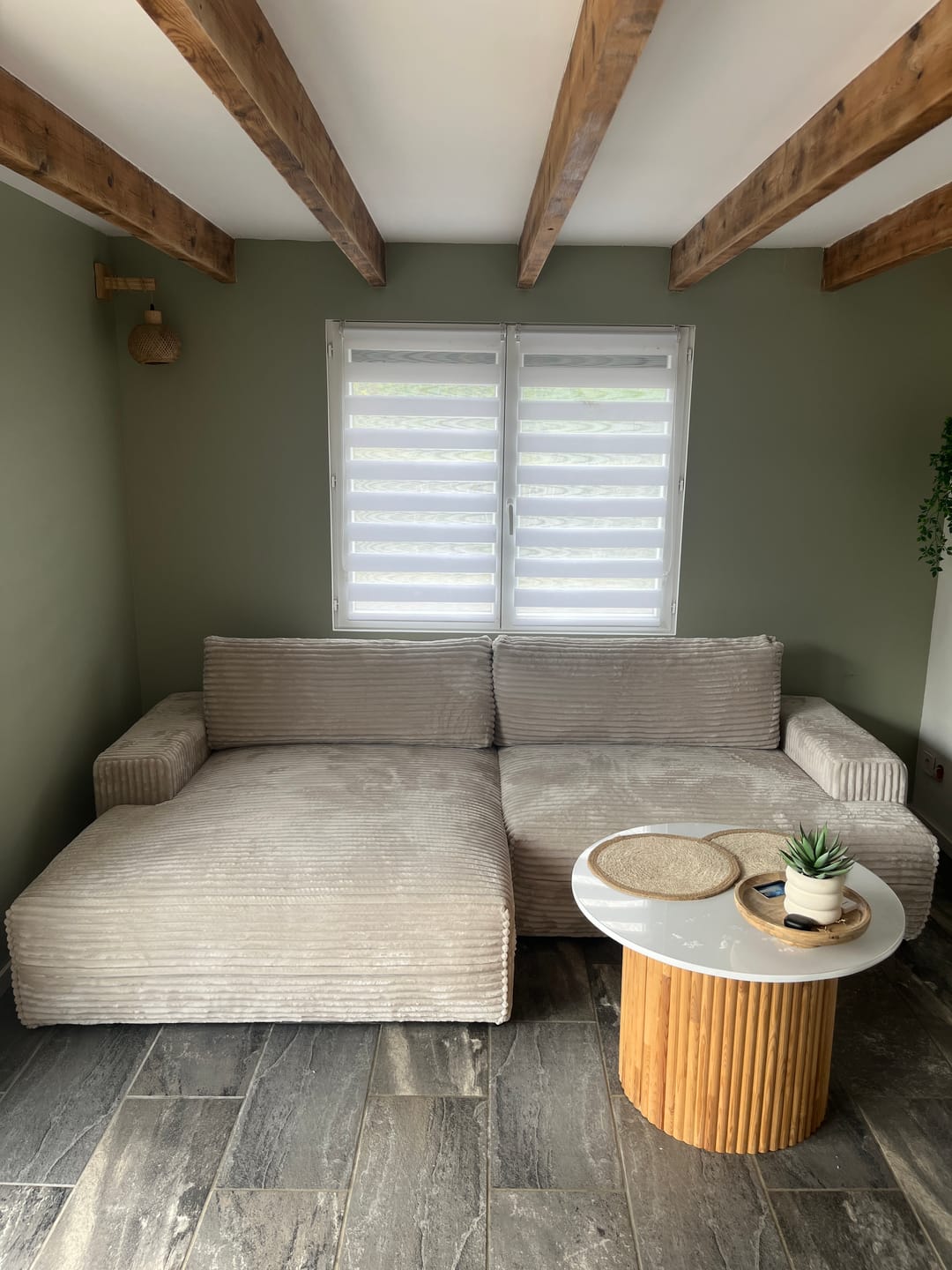 Customer photo review of Canapé d'angle convertible velours côtelé Montmartre