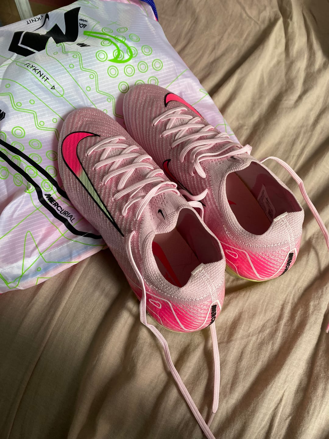 Customer photo review of MERCURIAL VAPOR 16 FG Nike By You - Rose