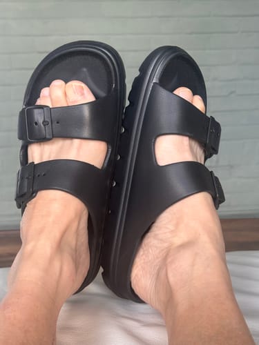 Customer photo review of HappyFlops