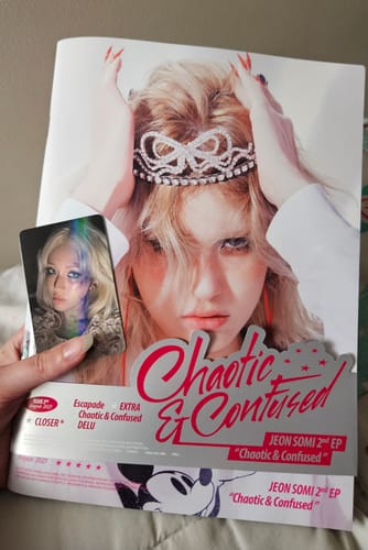 Customer photo review of JEON SOMI - CHAOTIC & CONFUSED 2ND EP ALBUM STANDARD RANDOM