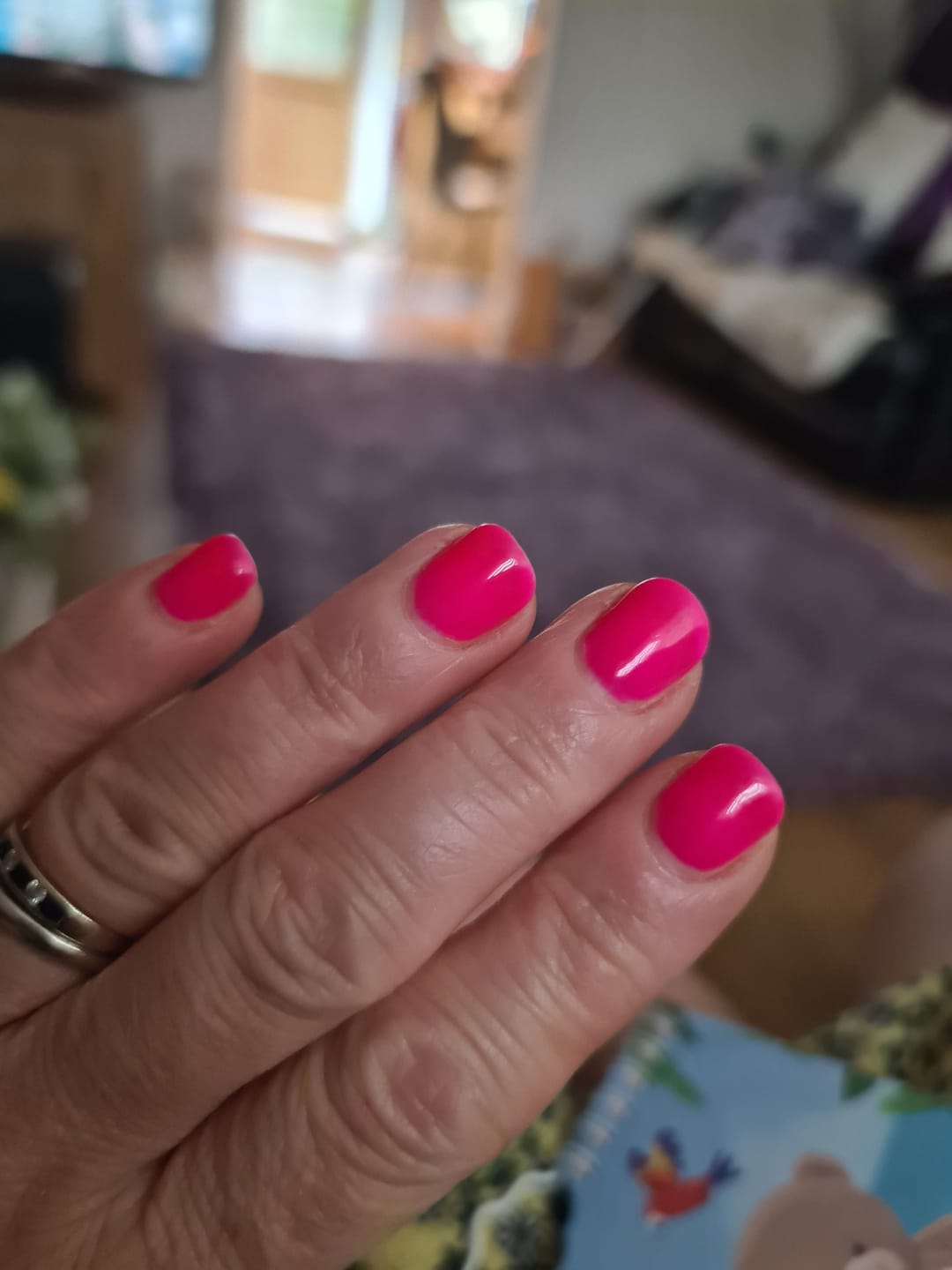 Customer photo review of Semilac 517 Neon Pink UV Gel Polish