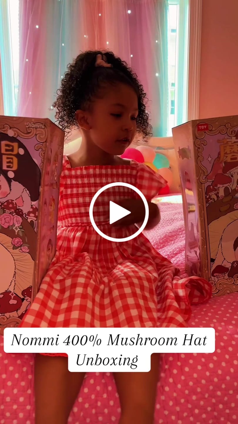 Customer video review of Nommi Mushroom Hat 400% Series Plush Blind Box
