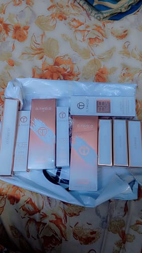 Customer photo review of O.TWO.O MISTY KISS LOCK COLOUR MATTE LIPSTICK