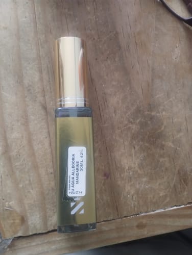 Customer photo review of Perfume Tendencia U AQUA ALLEGORIA MANDARINE BASILIC JUNIO 2025