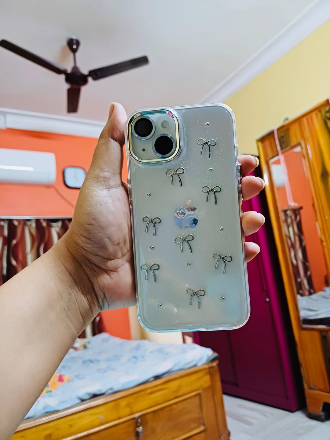Customer photo review of 3D Glitter Silver Bow Transparent iPhone Case