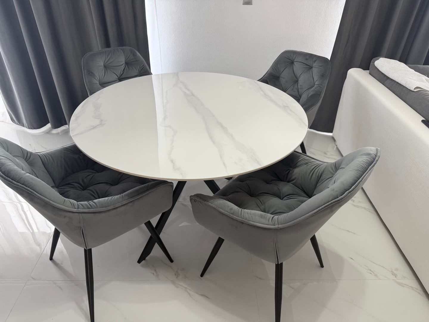 Customer photo review of Scaun CHERRY, albastru/negru, stofa catifelata/metal, 58x57x87 cm