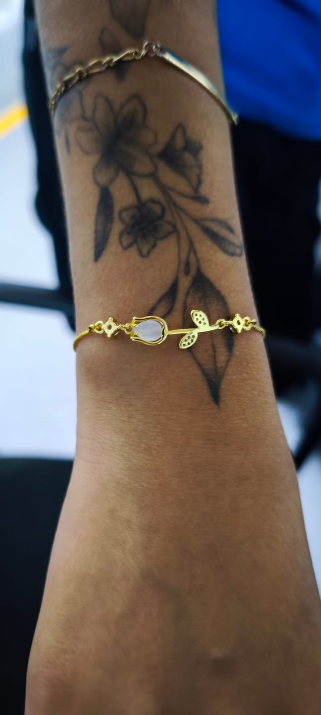 Customer photo review of Pulsera Ajustable Tulipán