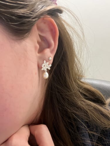 Customer photo review of Aros colgante flor y perla