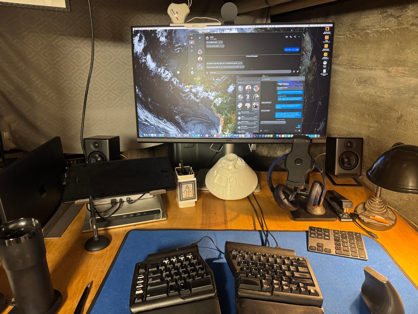 Customer photo review of MacBook Docking Station for MacBook Pro with Touch Bar (2016-2020)