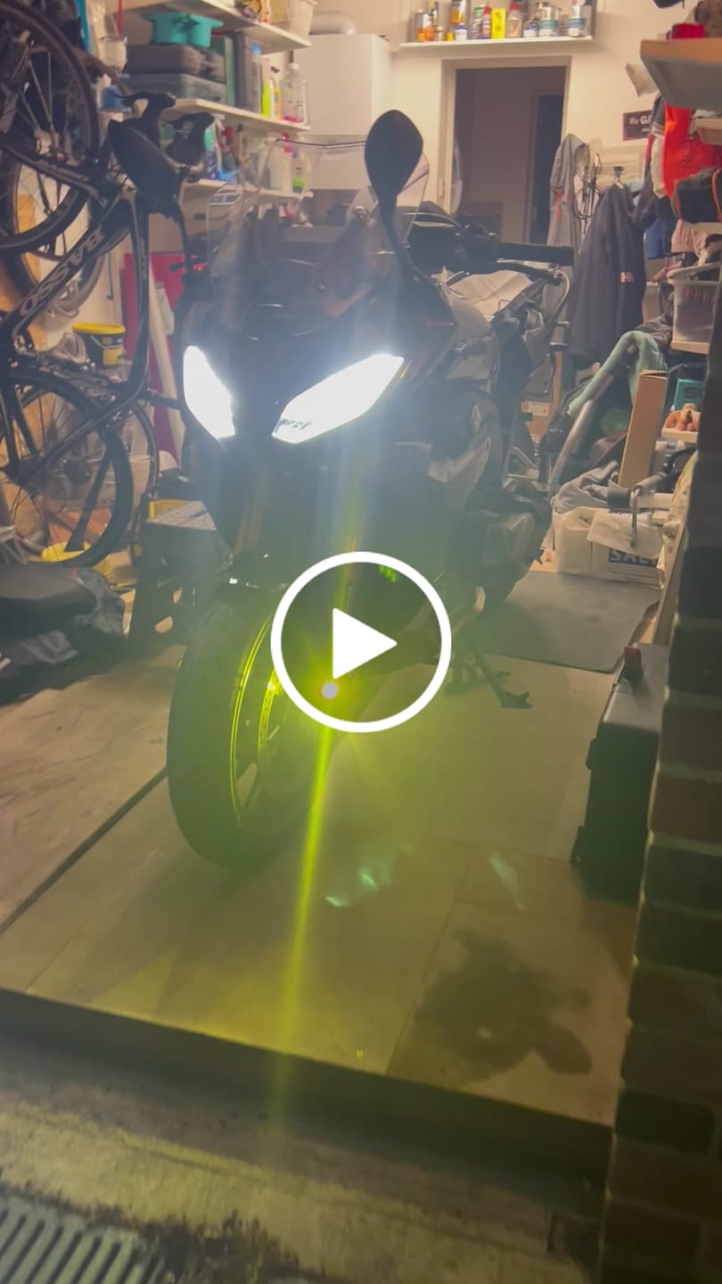 Customer video review of DM LED Light Pods with DataDim™ Technology