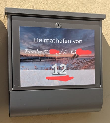 Customer photo review of Familien Türschild (UV- und wetterfest) inkl. Klebebefestigung