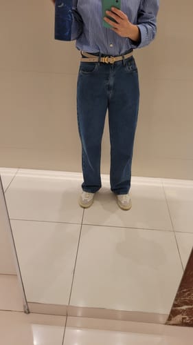 Jacqueline O. review of Calça Jeans Reta Araçá Azul Médio image 1 out of 1