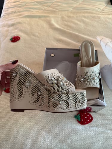 Customer photo review of APPOLONIA-BEIGE WEDGE SANDAL