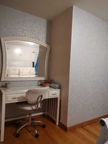 Customer photo review of York MD7153 Metallic Cascade Pale Green & Silver Wallpaper