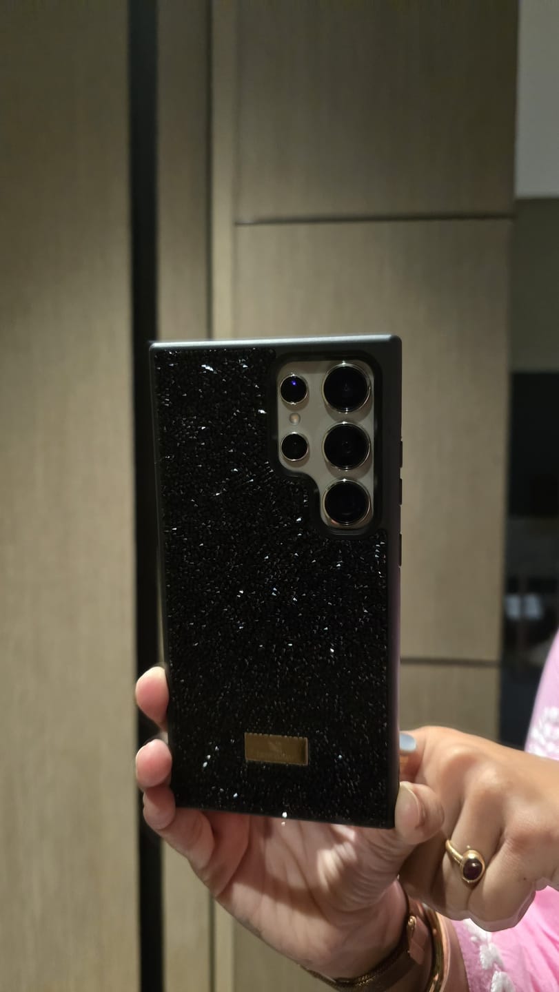 Customer photo review of Premium Luxury Branded Rhinestone Diamond Glitter iPhone Samsung Silicone Case