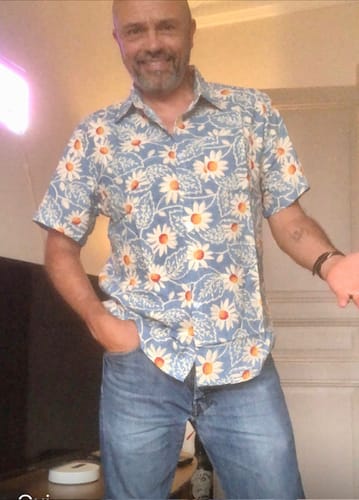 Customer photo review of Chemise à fleurs hawaïenne en coton rétro pour homme