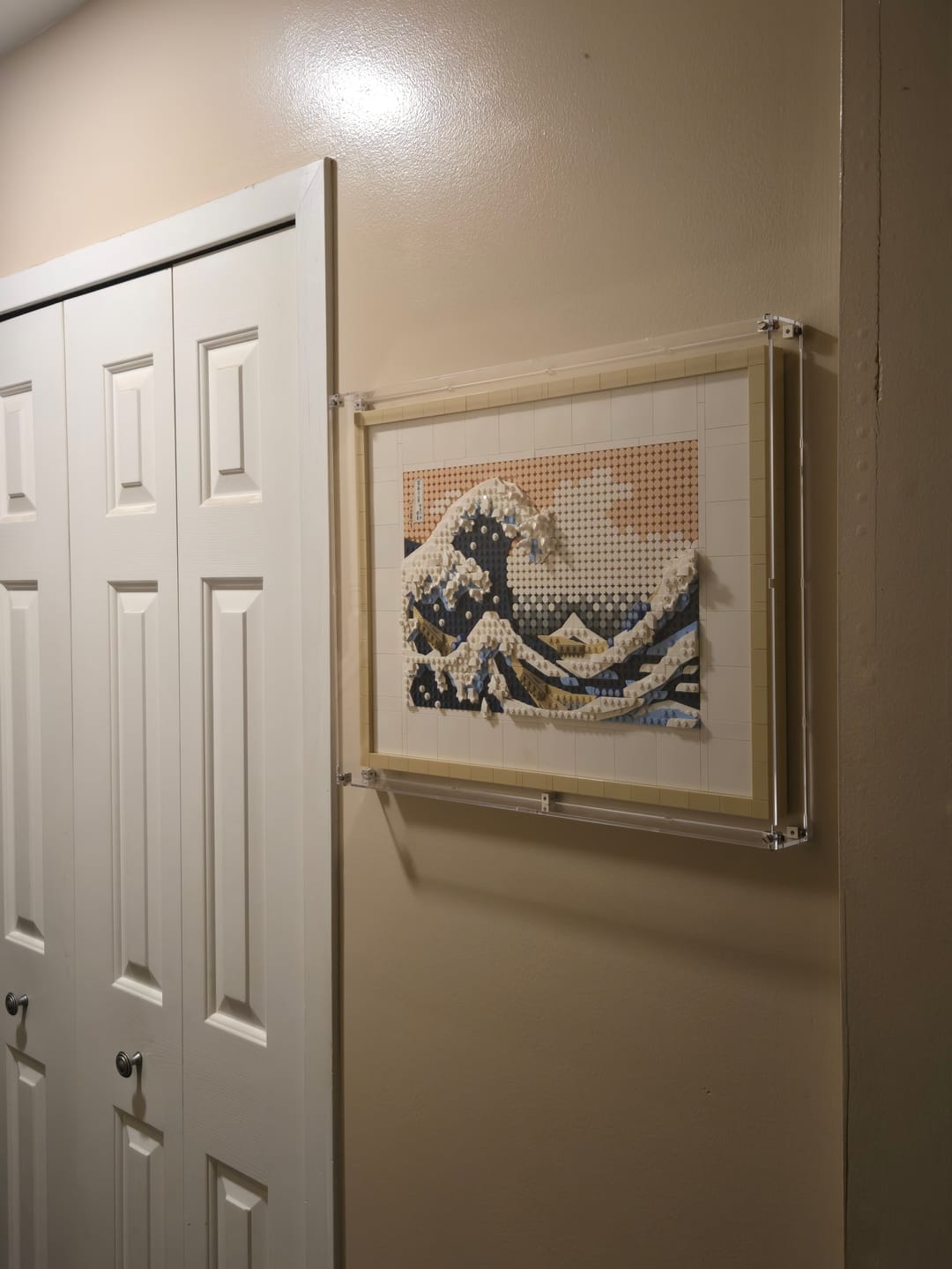 Customer photo review of Wall Mounted Display Case for LEGO® 31208 Art Hokusai – The Great Wave