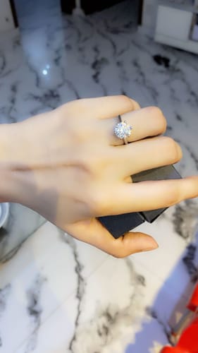 Customer photo review of THE SPARKLE OF MOISSANITE RING