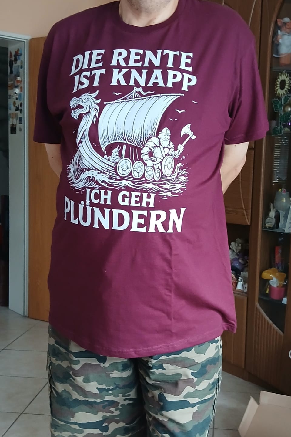 Customer photo review of Die Rente ist knapp   - Herren Shirt