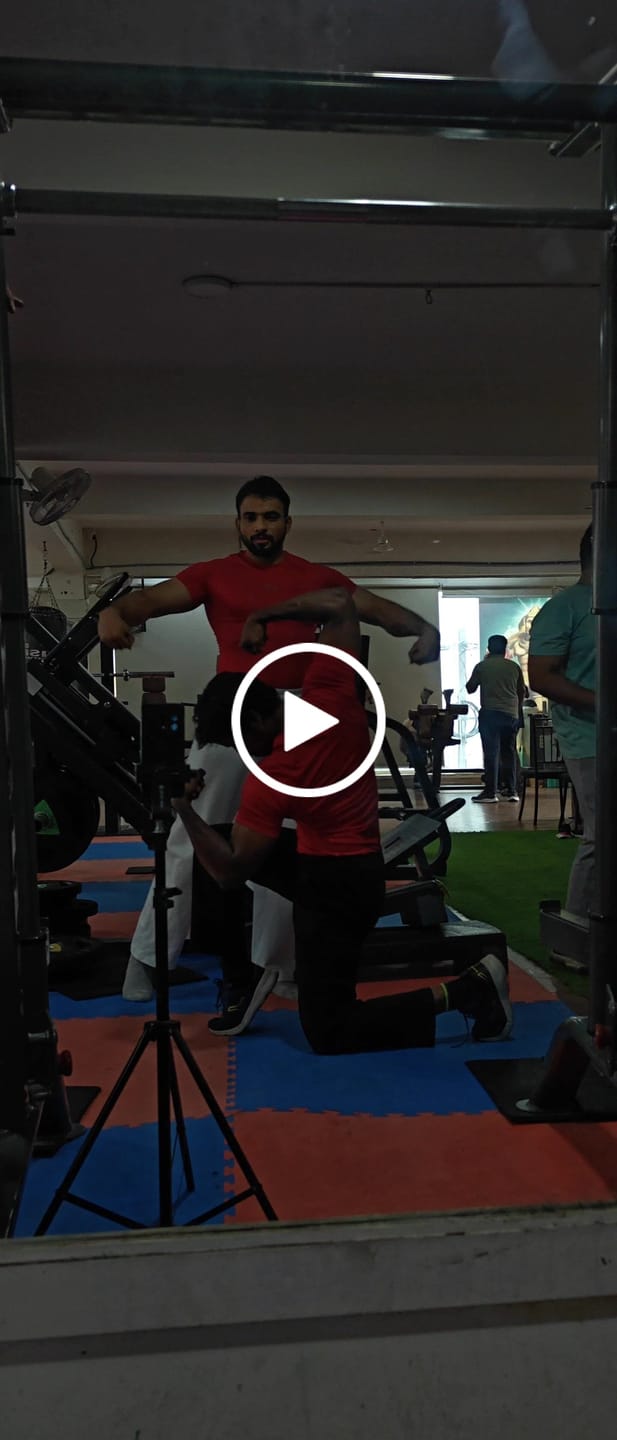 Customer video review of Critical Compression Tshirt