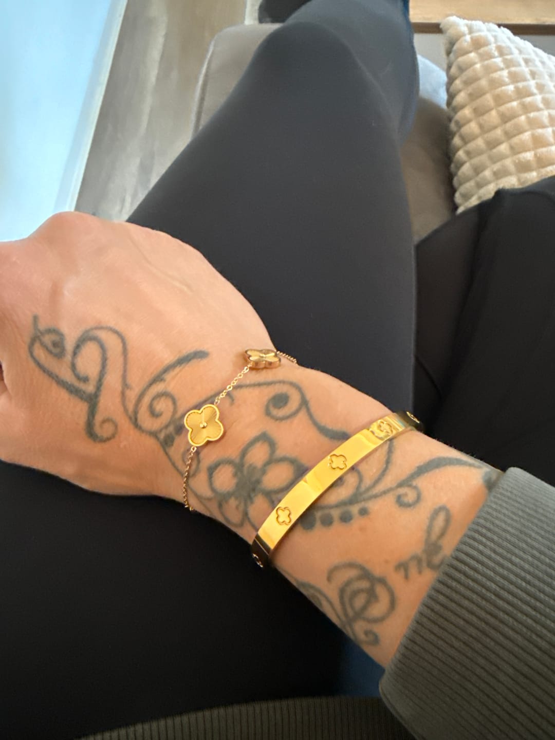 Customer photo review of Shine Clover Armband | 18K vergoldet