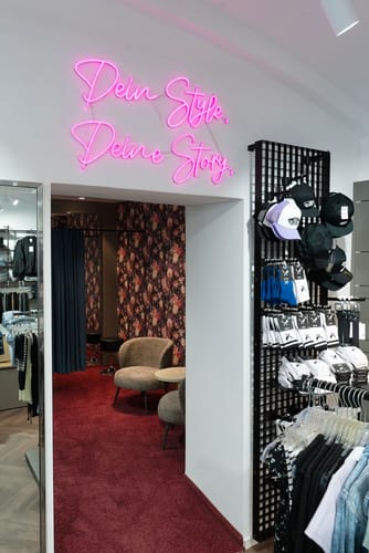 Felix S. review of LED-Neon Schriftzug Dein Style. 
... image 1 out of 1