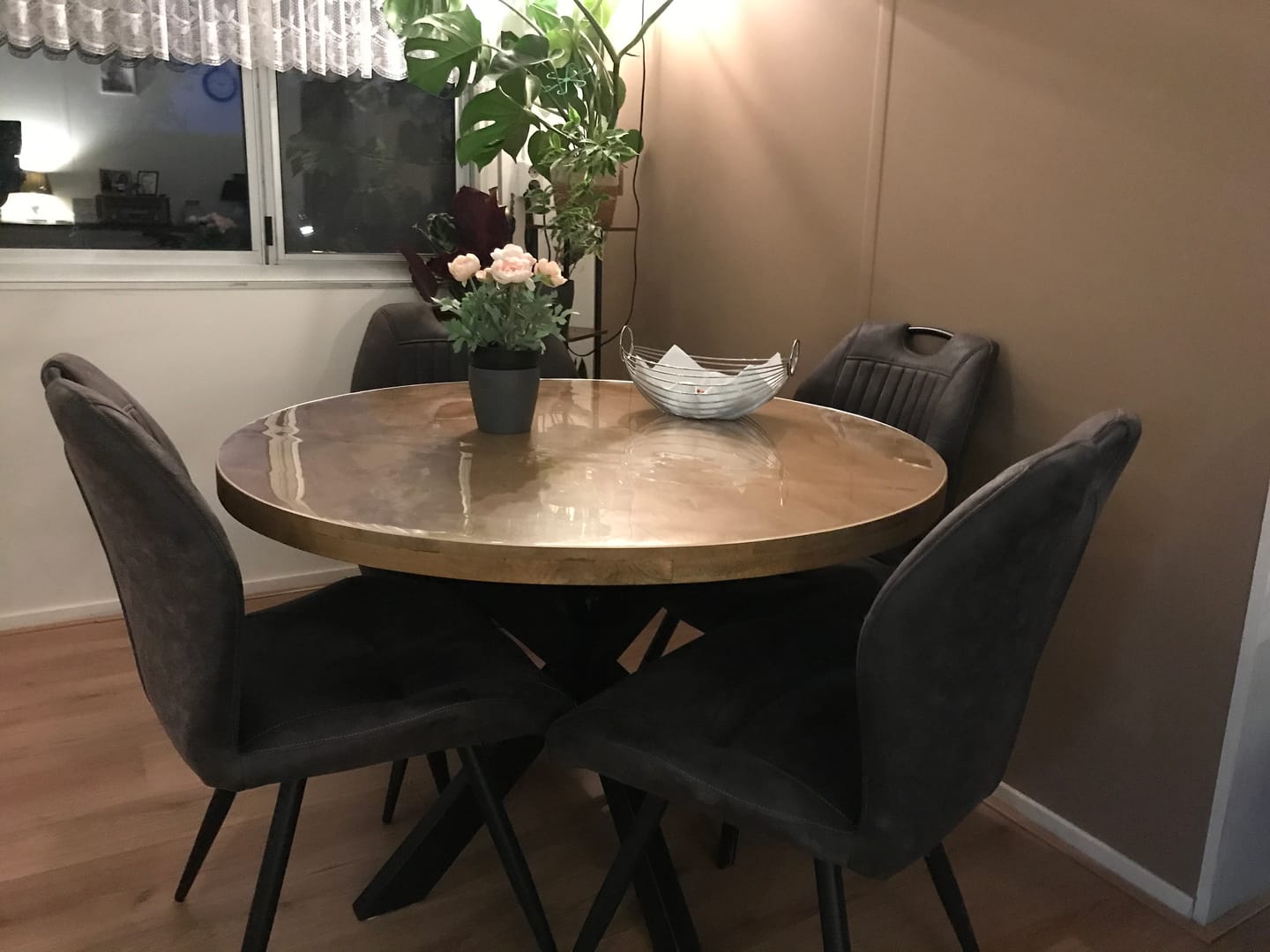 Customer photo review of Sila Mangohouten Ronde Eettafel