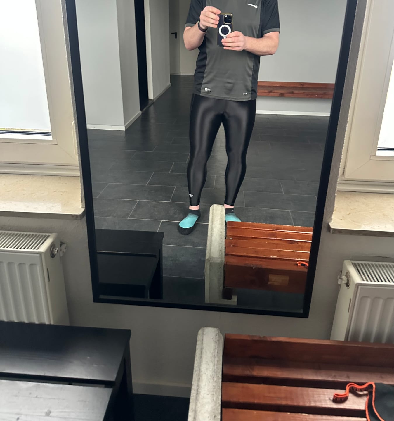 Customer photo review of Elegant Leggings shine men