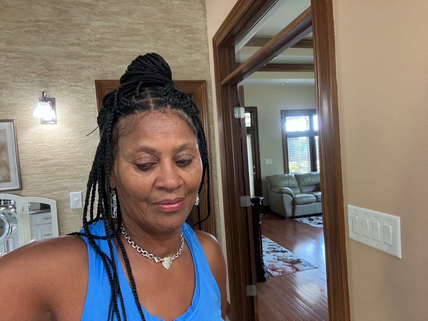 Customer photo review of Swiss HD Full Lace Knotless Box Braided Wig