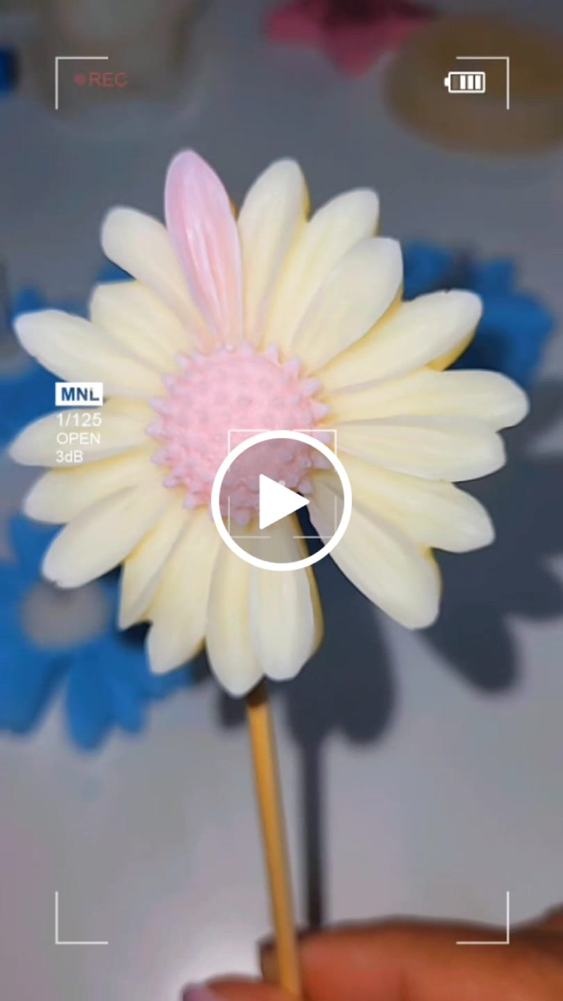 Customer video review of Molde flor margarita