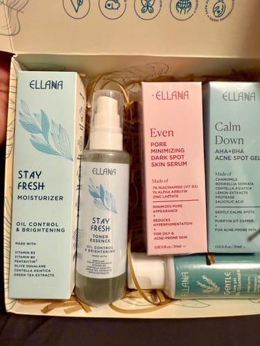 Customer photo review of Stay Fresh Moisturizer Controls Oil and Brightens