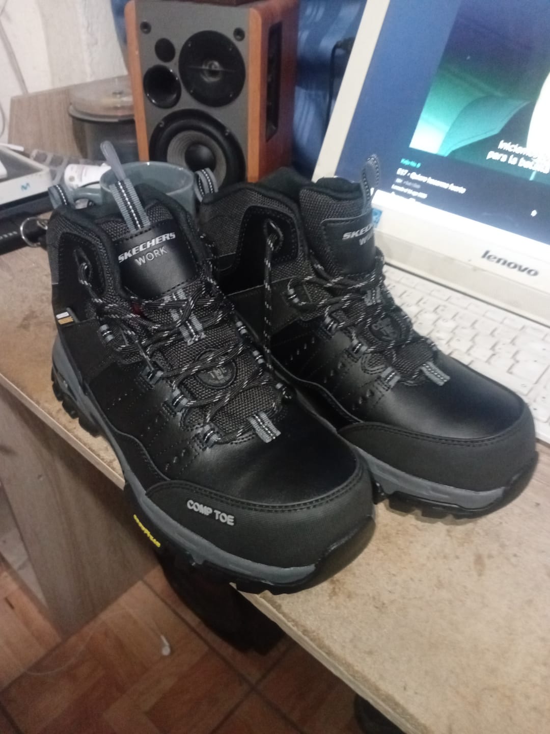 Customer photo review of Botín de Seguridad Skechers Tarver Negro