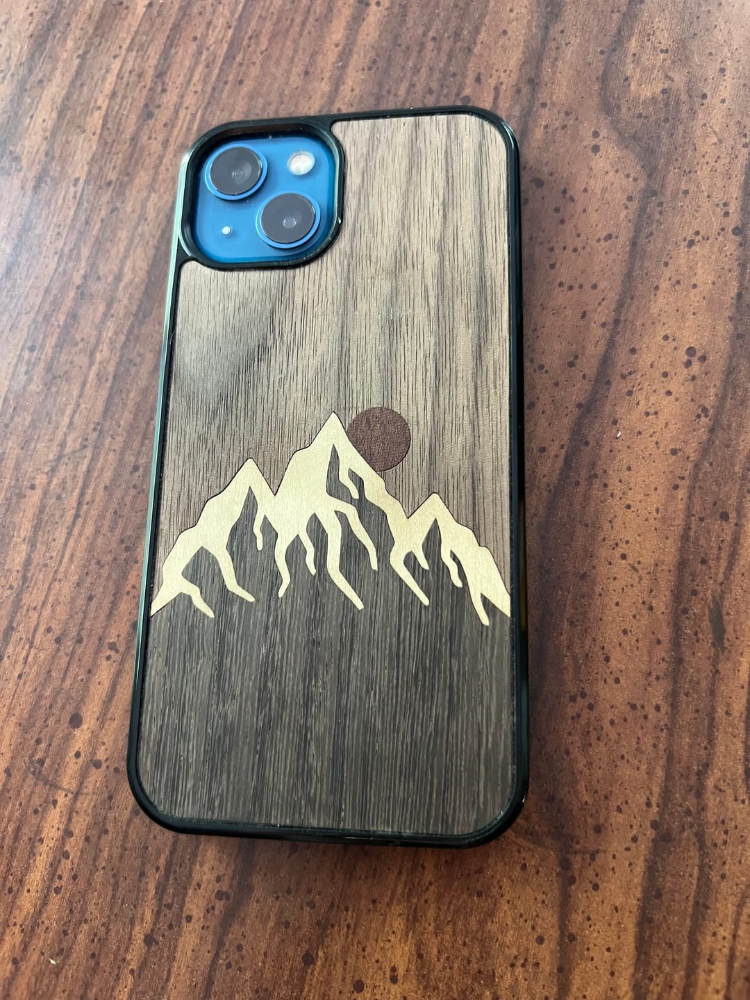 Customer photo review of Mountain - iPhone 13 MagSafe Case