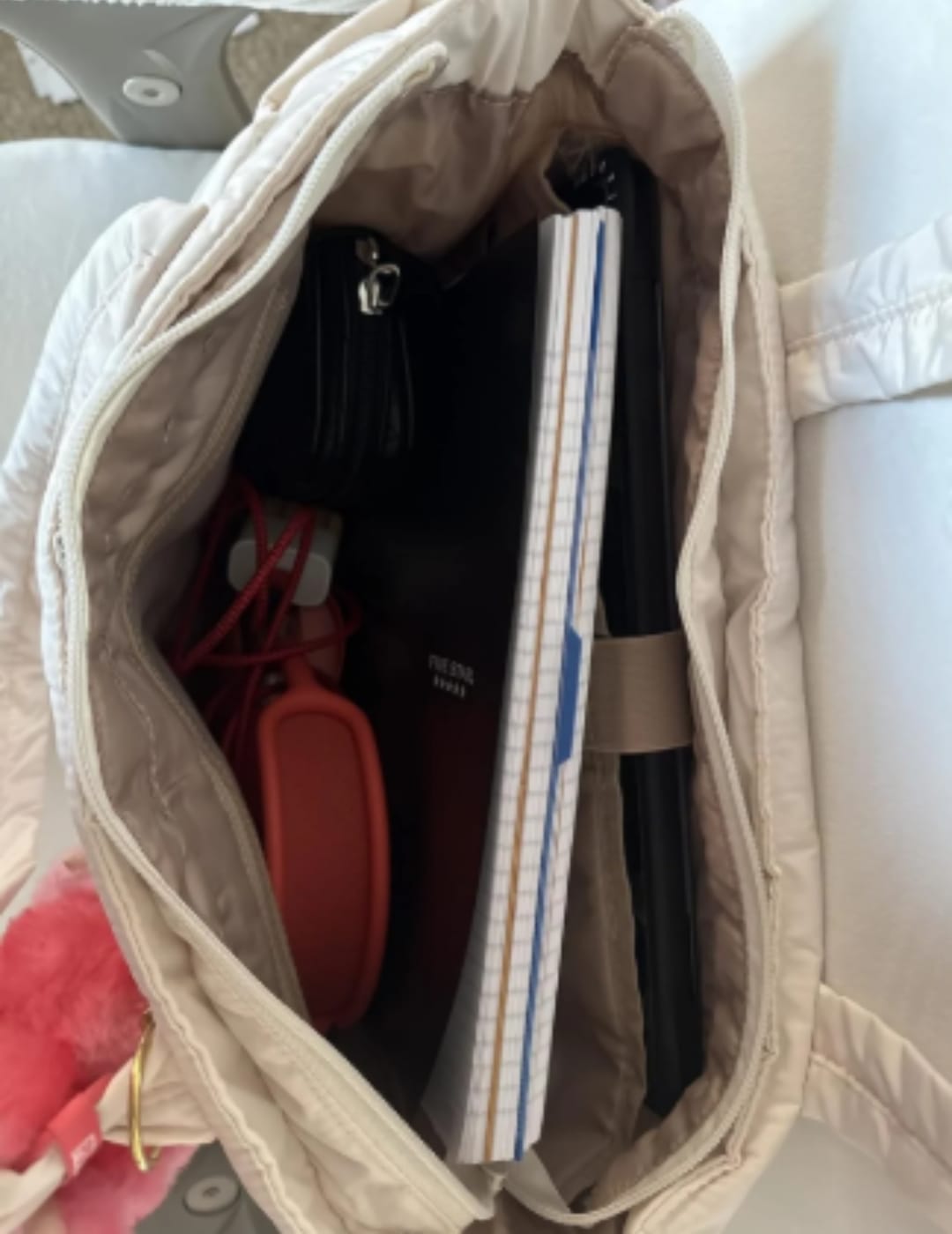 Customer photo review of Naama - תיק כתף עם תא למחשב
