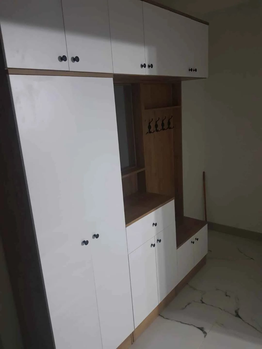 Customer photo review of Rani EA104 Portmanto Çekmeceli Aynalı Raflı Vestiyer Sepet Ceviz - Beyaz