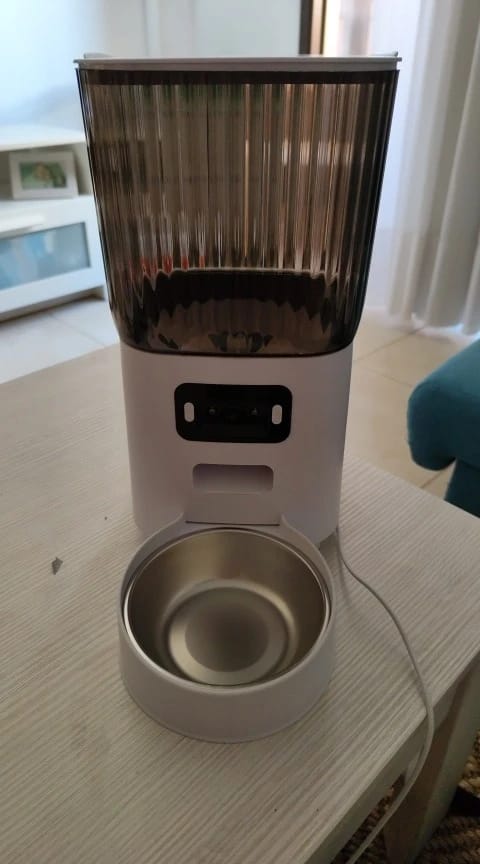 Customer photo review of 5L Double Bowls Smart Automatic Camera Feeder for Cat and Dog