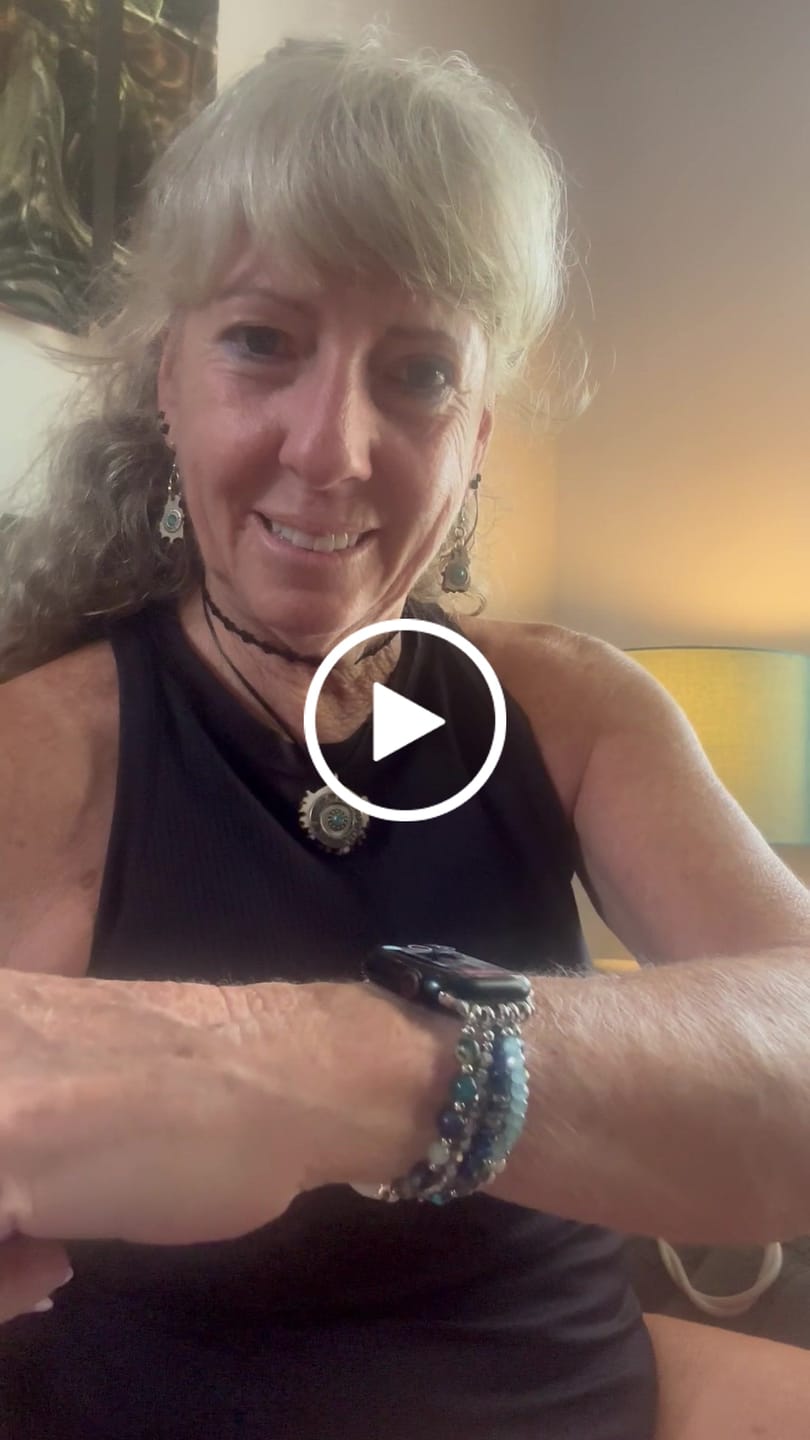 Customer video review of Seabreeze Shell Stretch Apple Watch Strap