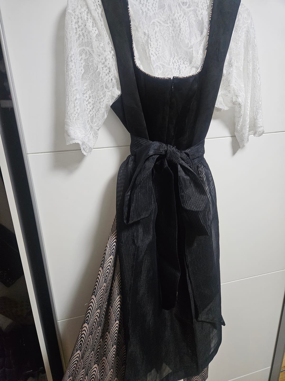 Customer photo review of Samt Dirndl in Schwarze mit Gerader Ausschnitt