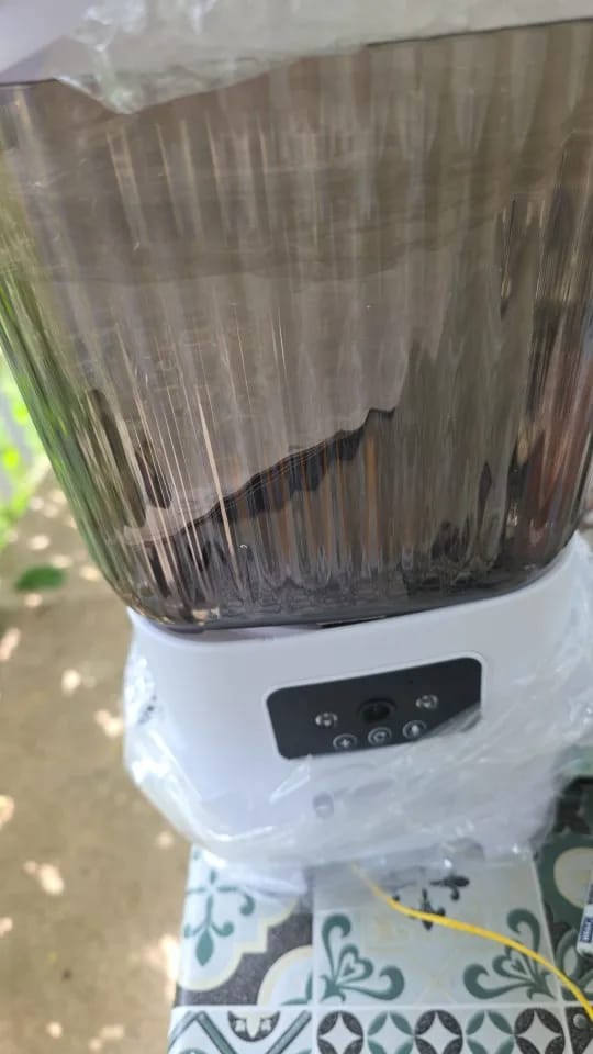 Customer photo review of 5L Double Bowls Smart Automatic Camera Feeder for Cat and Dog
